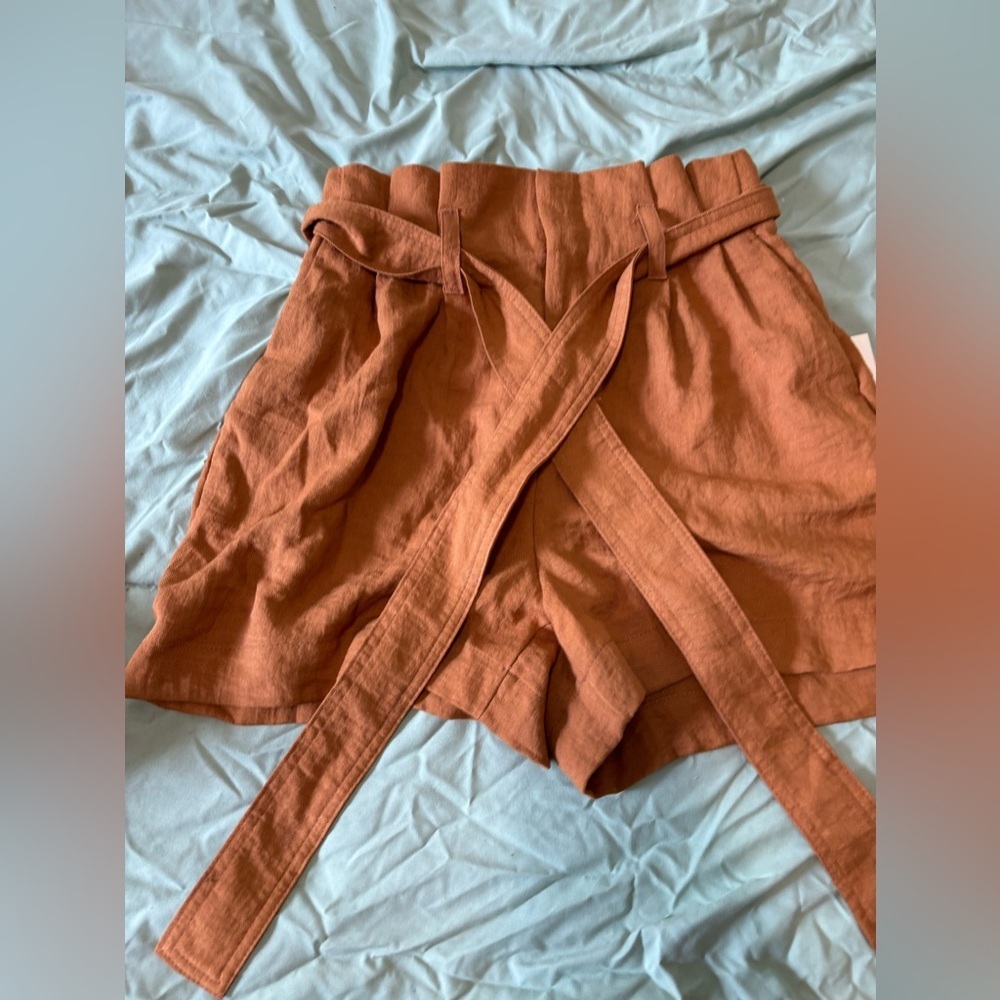 NWT A New Day Women's High-Rise Pleat Front Shorts & Belt - Brown Sizes Small
